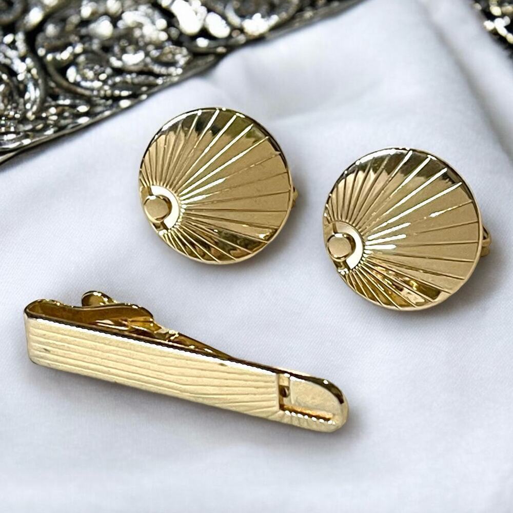 Vintage Swank Cufflinks and Tie Bar Mens Gold Tone Shell Design Set